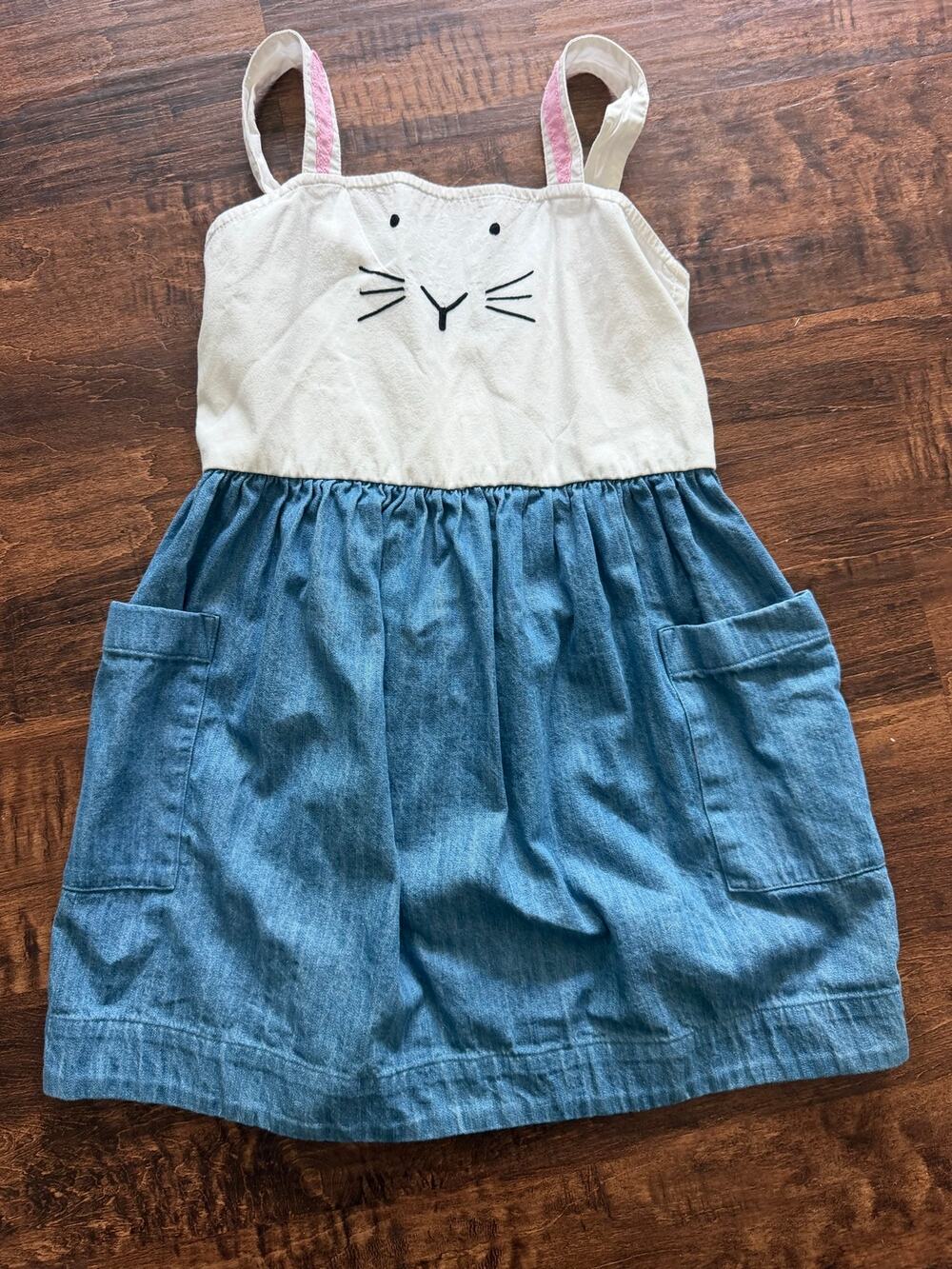 Hanna Andersson 6-7 bunny pinafore dress